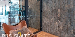 Стены под скалу купить камень Сланец черный RKS SLATE Black Mushroom фото интерьера (1)