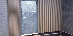 Реечная панель Middle Lines, Australian Palisander, Co-Extrusion фасад из реек реальные фото объекта (4)