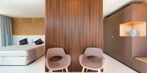 Реечная панель ДПК Turtle Shell, Middle Lines, Australian Palisander Co-Extrusion отделка стены рейками в спальне
