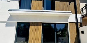Реечная панель ДПК Turtle Shell, Middle Lines, Siberian Pine Co-Extrusion комбинирование реек в облицовке дома реальные объекты фото (1)