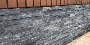 Цоколь из природного камня 3D мозаика из камня RKS SLATE Сланец Black Bark Rockface фото (8)