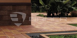 Отмостка из тротуарной плитки фото Браер Старый Город ЛАНДХАУС рассвет