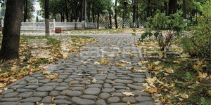 Тротуарная плитка BRAER, Грин Галет, Серый как выглядит плитка после монтажа фото (4)