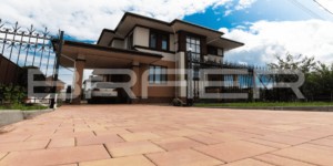 Фото сочетание тротуарной плитки Браер Классико круговая и Старый Город Ландхаус рассвет (1)